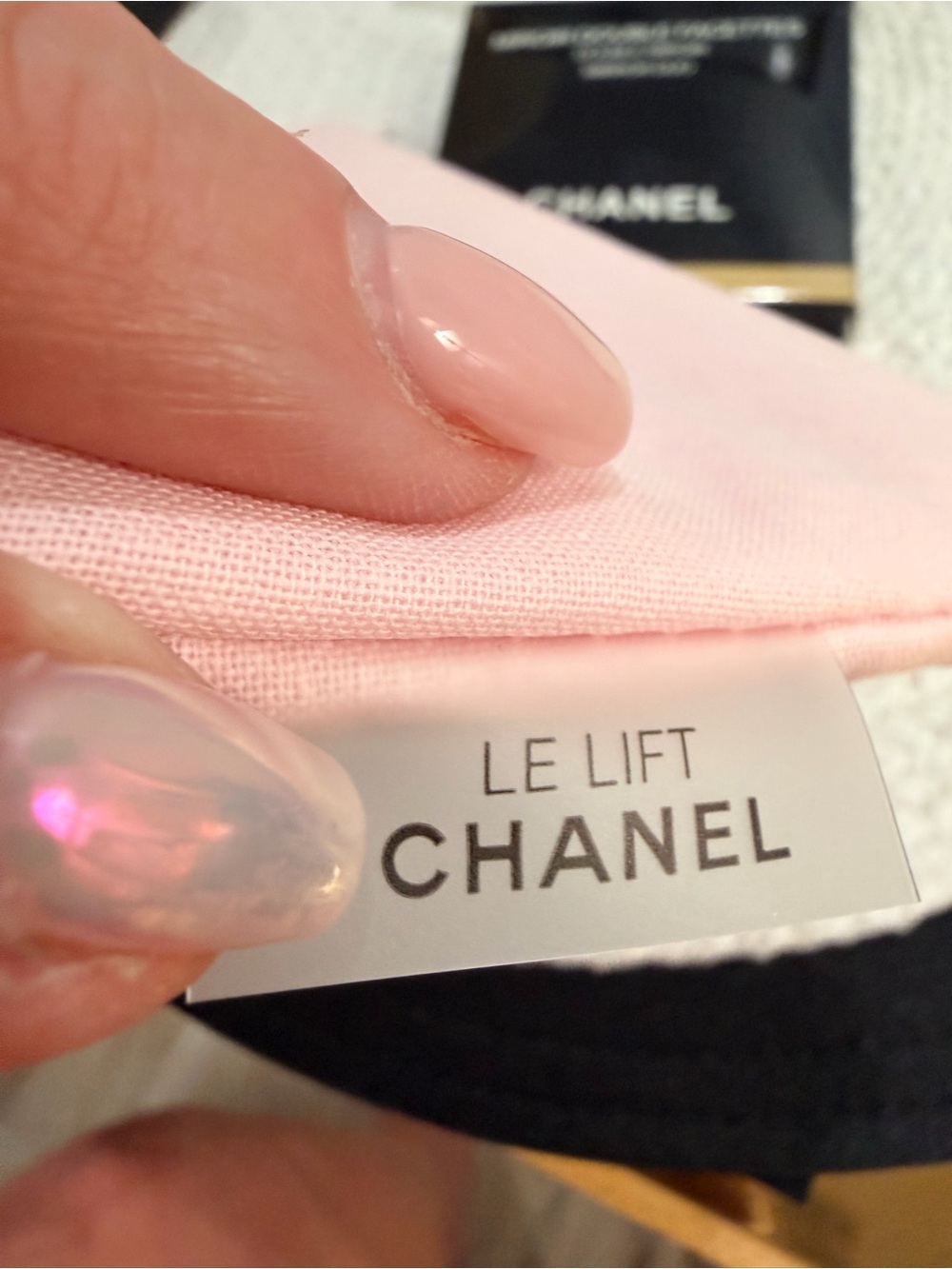 NEW | CHANEL Beauty Gift Set Pink Cosmetic Pouch Mirror Brush Makeup Accessories - Picture 9 of 10